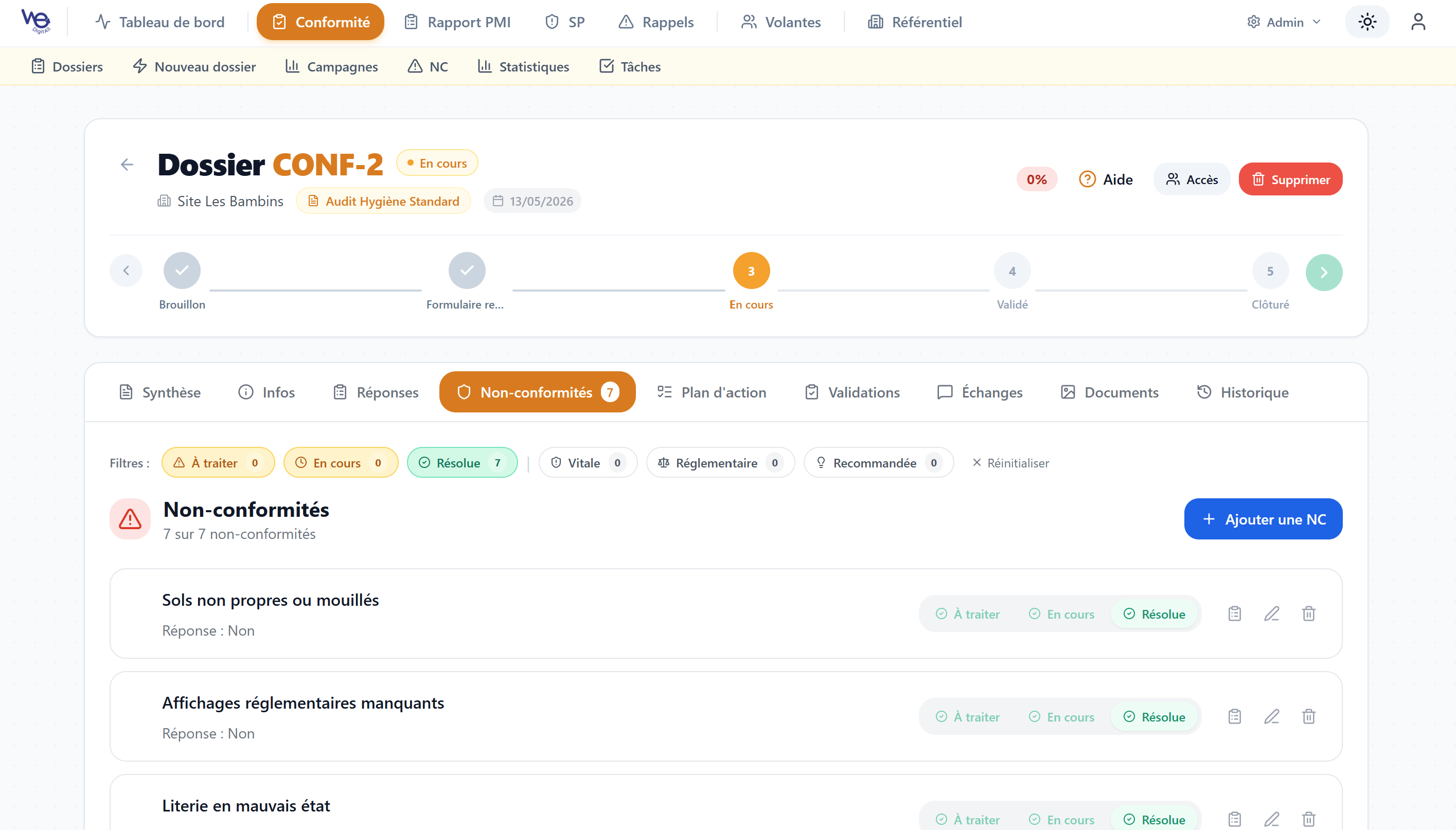 Détail d'un dossier d'audit en cours : workflow Brouillon → Clôturé, onglets Non-conformités et Plan d'action, prochaine étape Traitement en cours.
